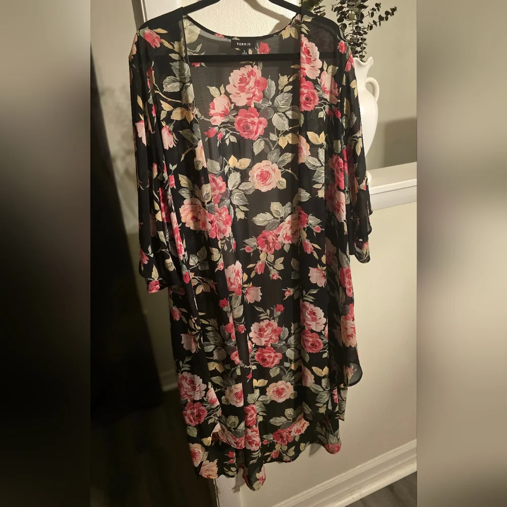 torrid Black Sheer Floral Kimono with Pink Roses - Picture 9 of 11